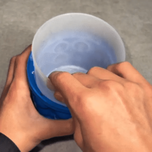 FROSTOPIA™ - 2 In 1 Ice Cube Mold
